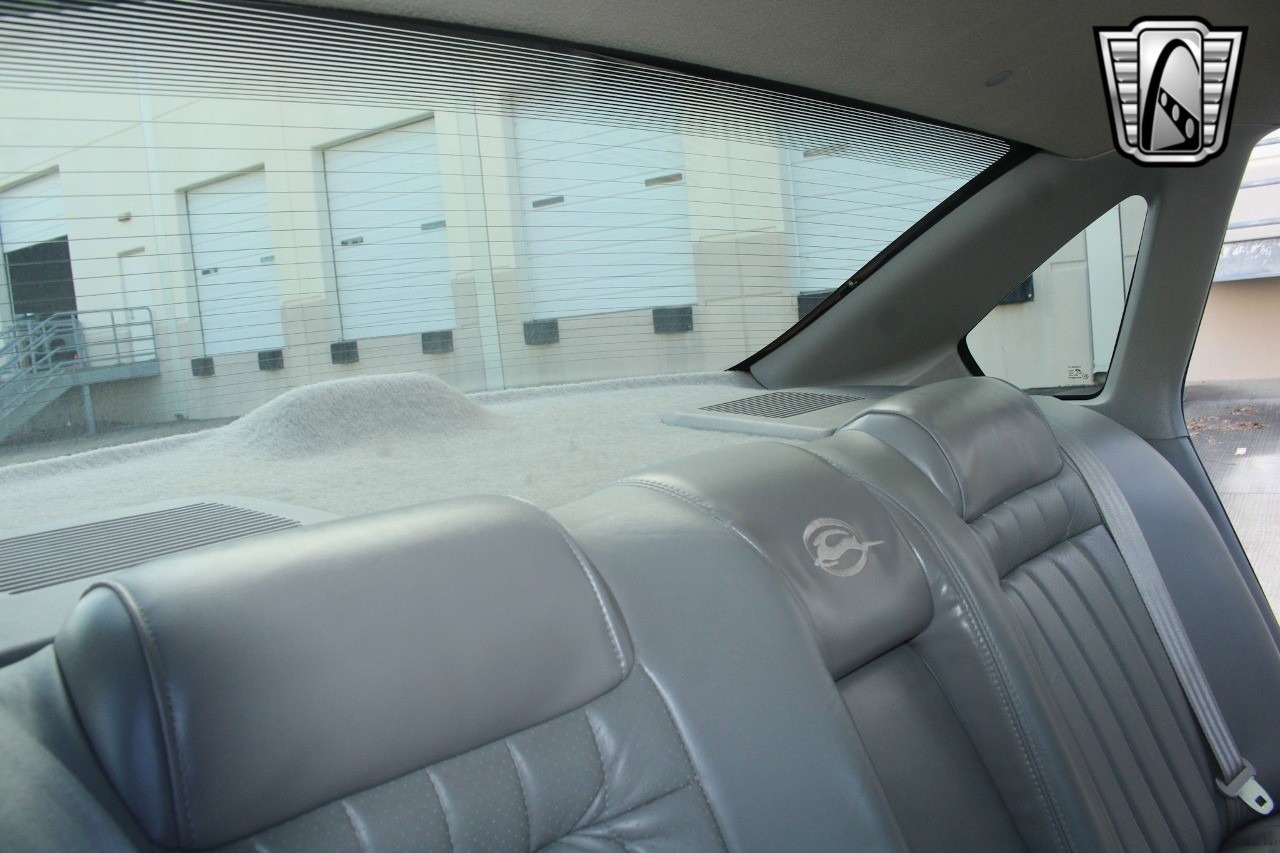 Chevrolet-Impala-1995-sedan-27