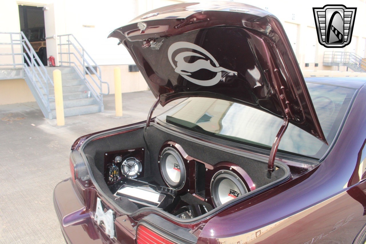 Chevrolet-Impala-1995-sedan-32