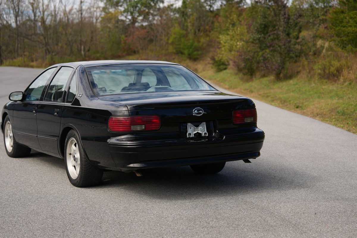 Chevrolet-Impala-1996-Sedan-15