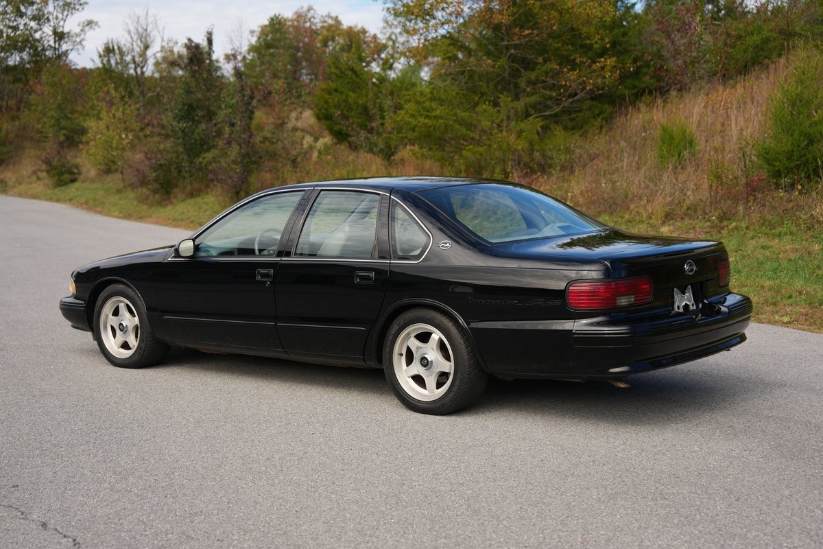 Chevrolet-Impala-1996-Sedan-2