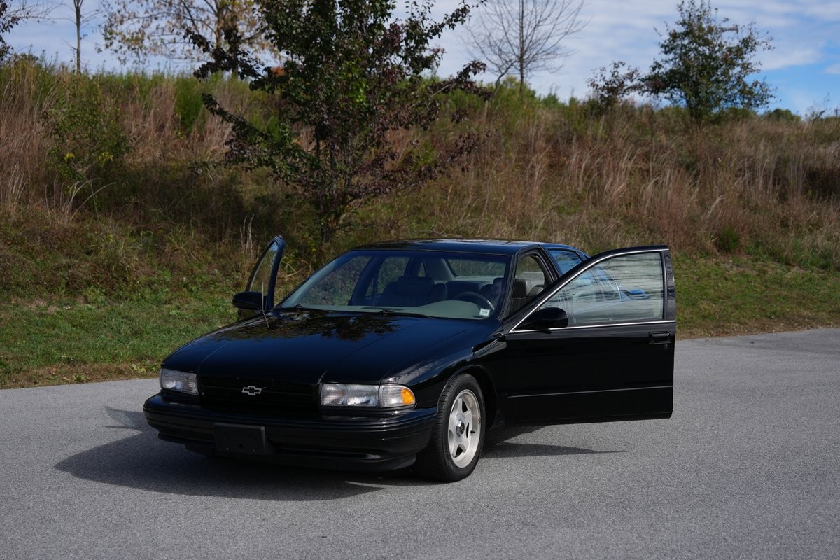 Chevrolet-Impala-1996-Sedan-24