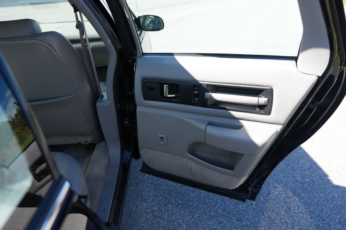 Chevrolet-Impala-1996-Sedan-31