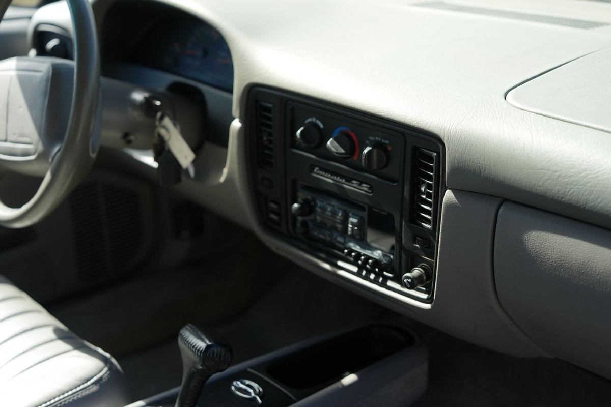 Chevrolet-Impala-1996-Sedan-38