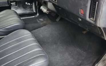 Chevrolet-Malibu-1975-Sedan-10