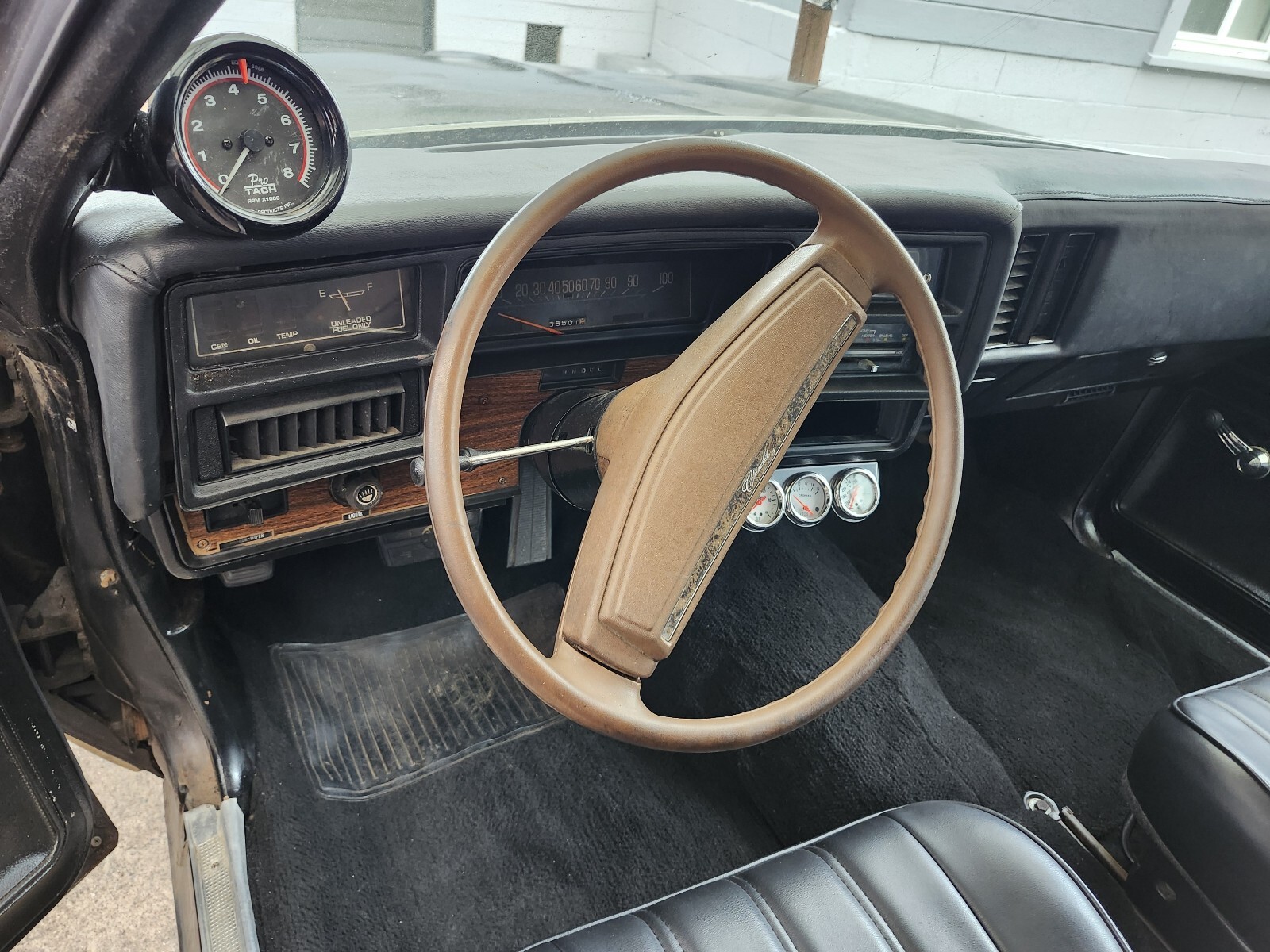 Chevrolet-Malibu-1975-Sedan-11