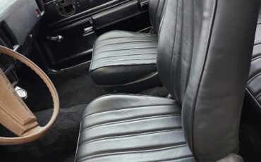 Chevrolet-Malibu-1975-Sedan-17