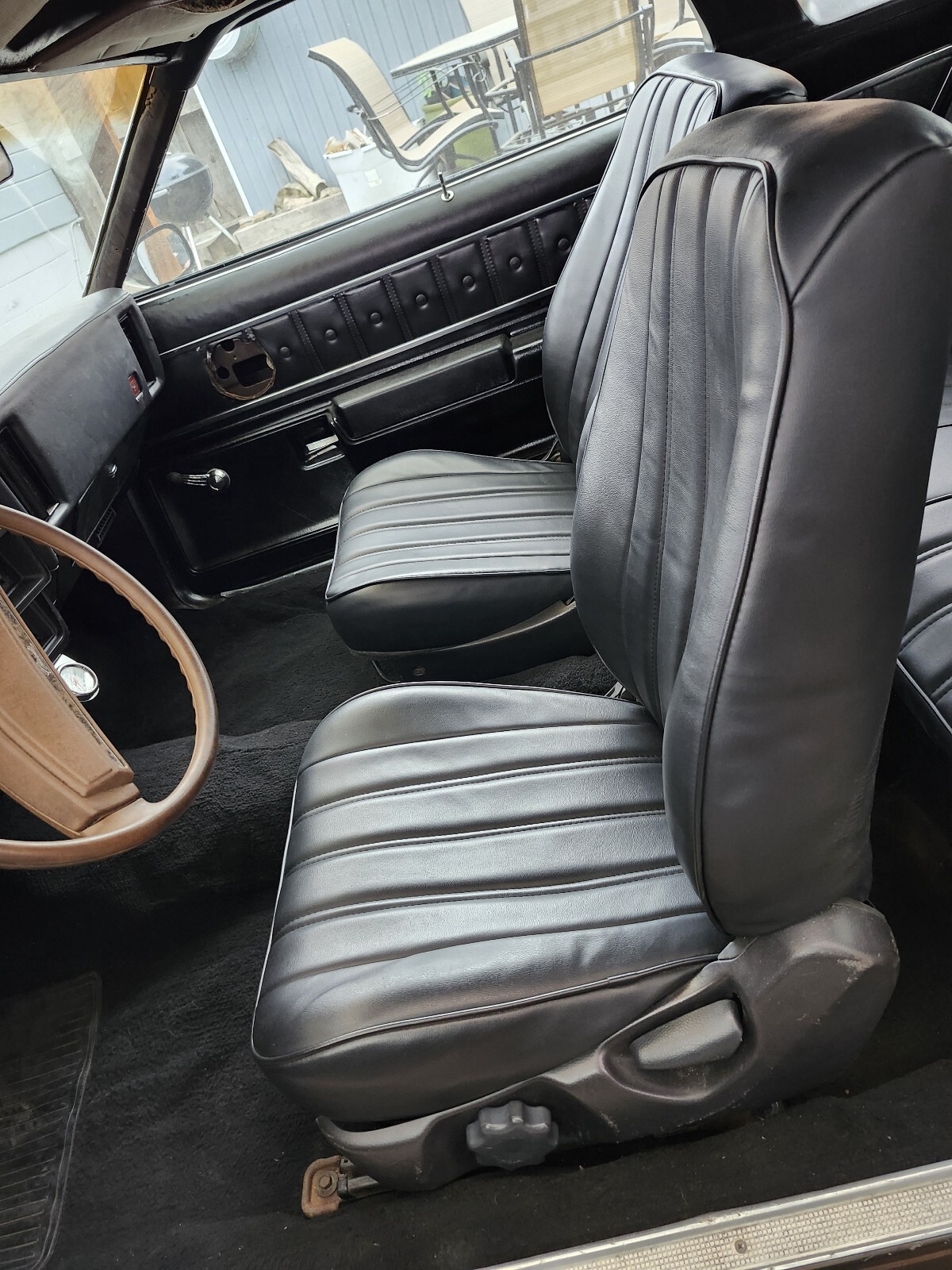 Chevrolet-Malibu-1975-Sedan-17