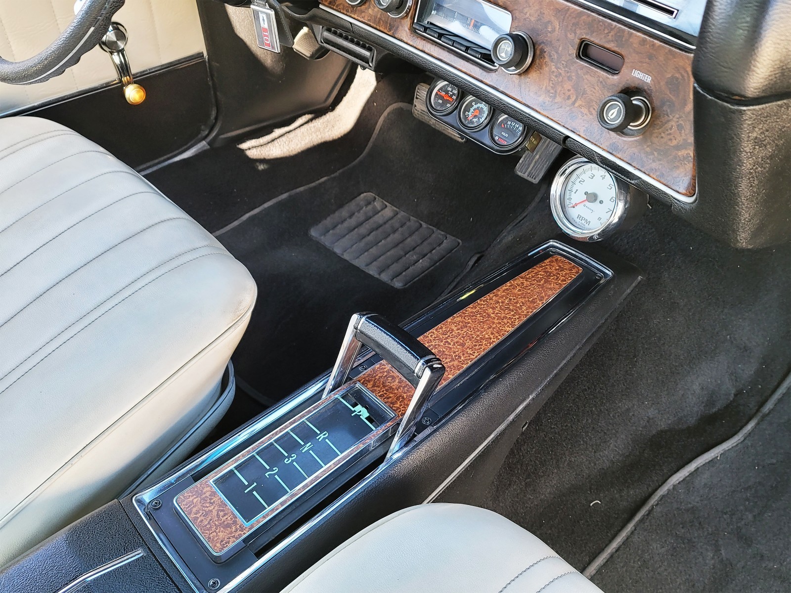 Chevrolet-Monte-Carlo-1972-Coupe-14