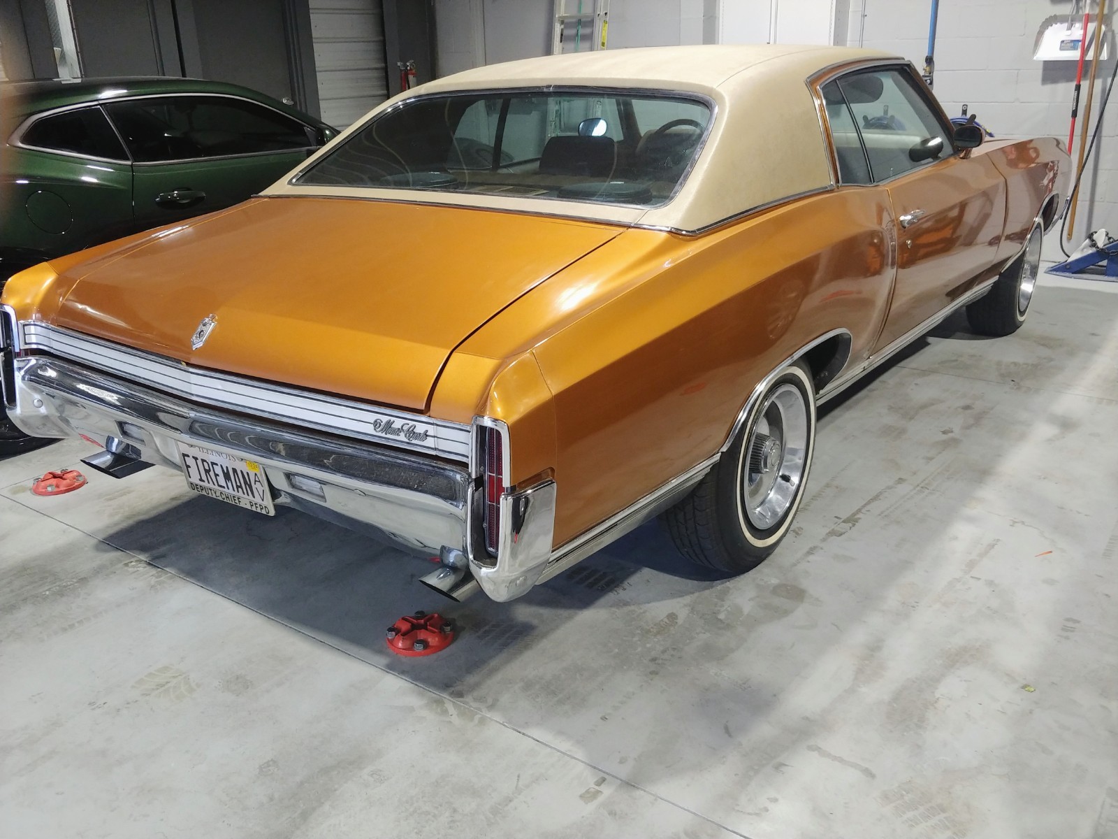 Chevrolet-Monte-Carlo-1972-Coupe-2