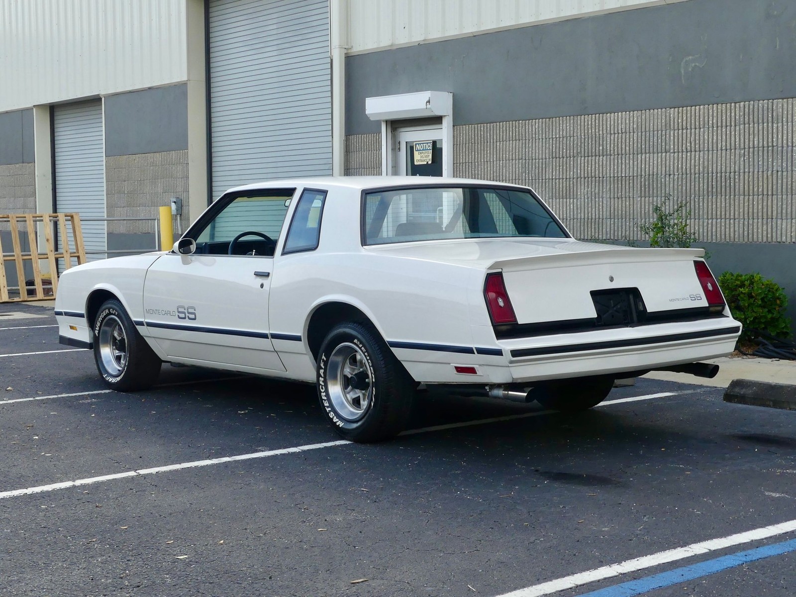 Chevrolet-Monte-Carlo-1984-Coupe-13