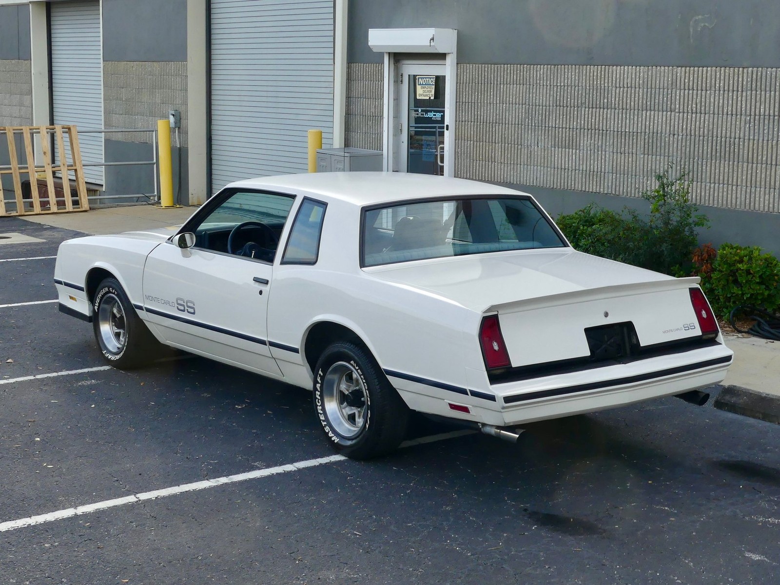 Chevrolet-Monte-Carlo-1984-Coupe-14