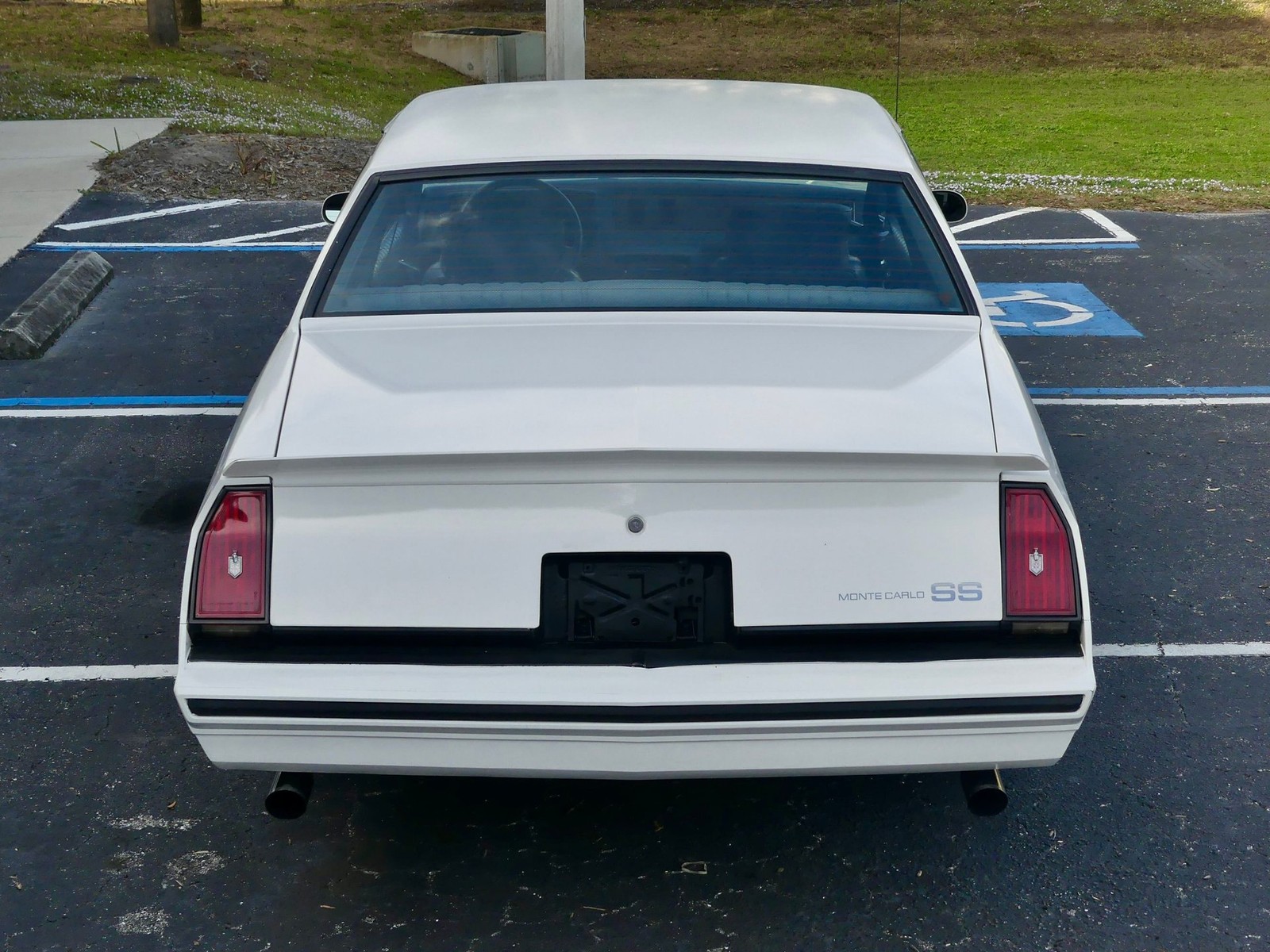 Chevrolet-Monte-Carlo-1984-Coupe-17