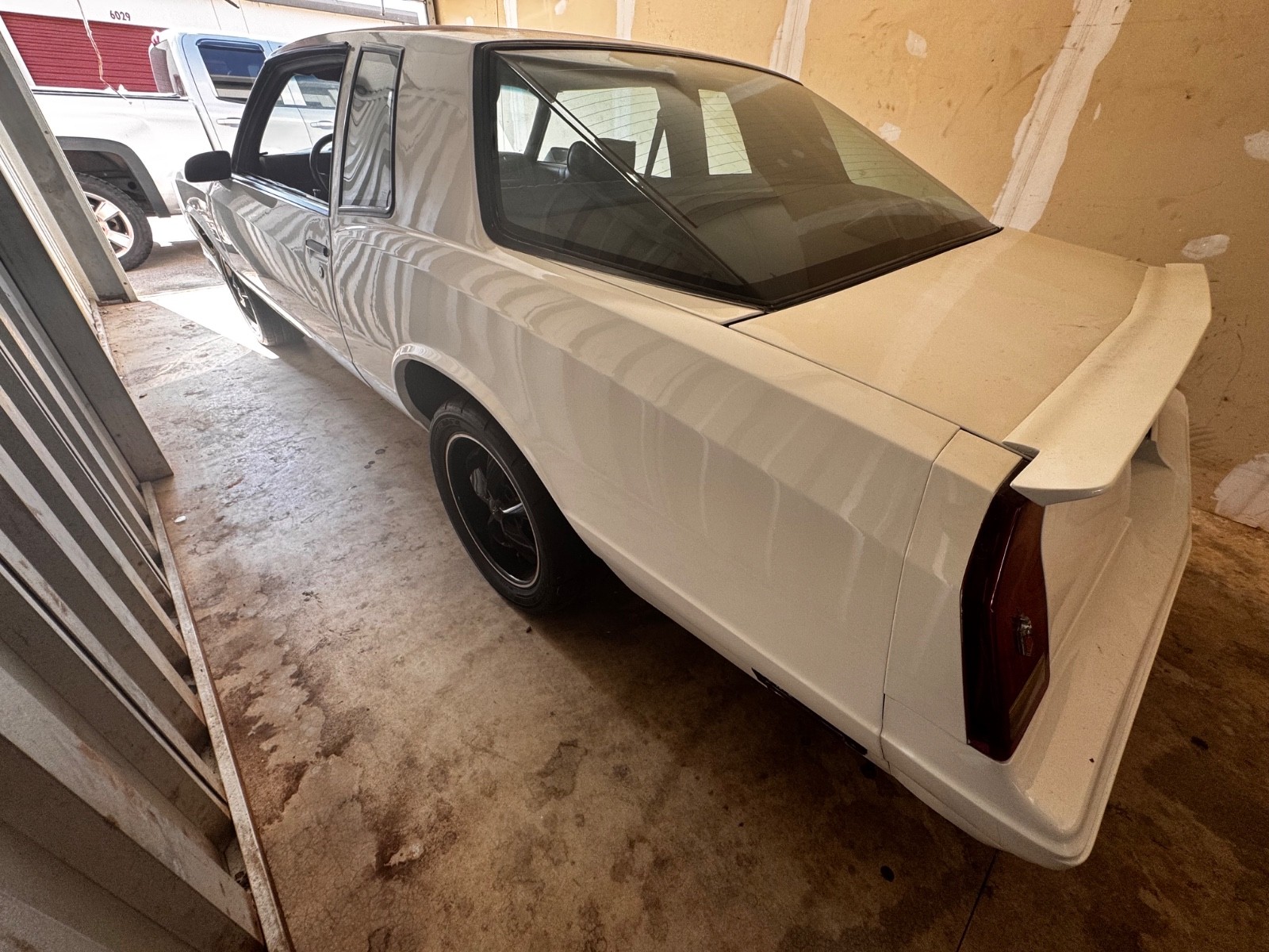 Chevrolet-Monte-Carlo-1987-Coupe-2