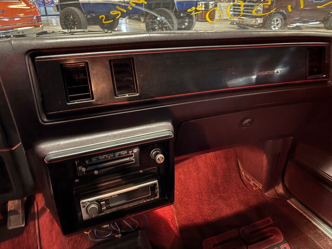 Chevrolet-Monte-Carlo-1987-Coupe-24