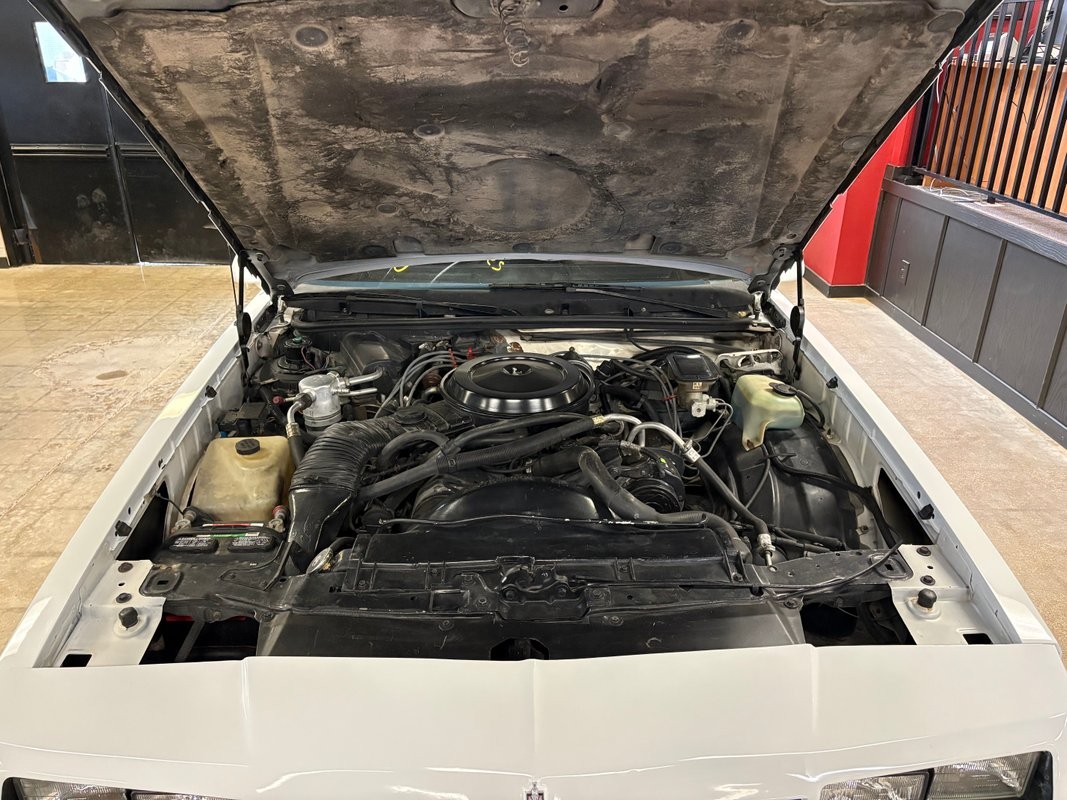 Chevrolet-Monte-Carlo-1987-Coupe-35