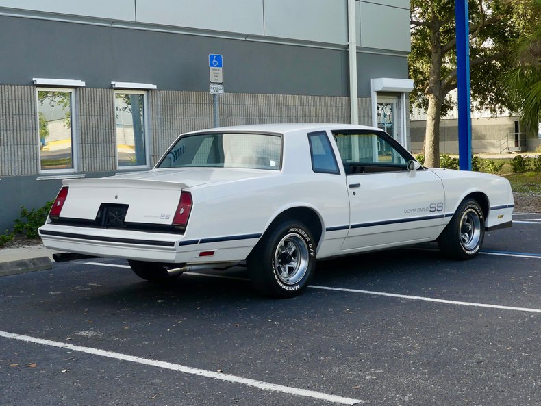 Chevrolet-Monte-carlo-1984-White-Dark-Blue-1