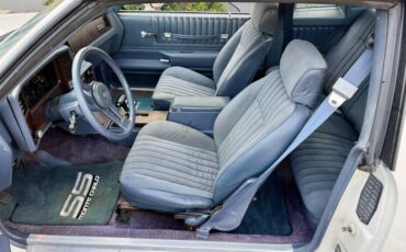 Chevrolet-Monte-carlo-1984-White-Dark-Blue-2