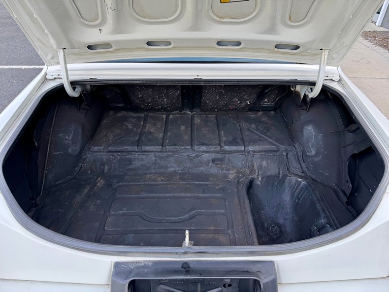 Chevrolet-Monte-carlo-1984-White-Dark-Blue-3