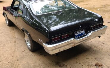 Chevrolet-Nova-1973-Hatchback-1