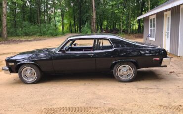 Chevrolet-Nova-1973-Hatchback-3