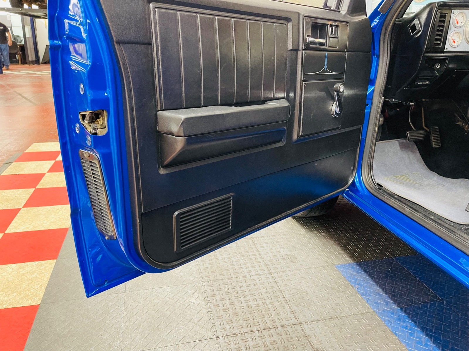 Chevrolet-S-10-1983-Standard-Cab-Pickup-33