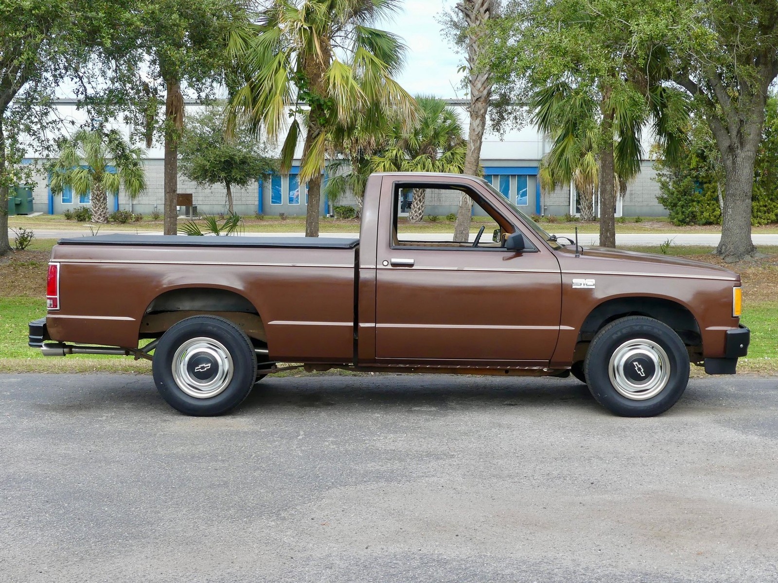 Chevrolet-S-10-1988-Pickup-Truck-2