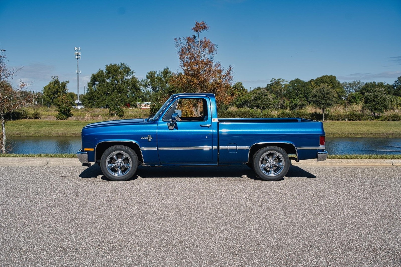 Chevrolet-Silverado-1500-1985-2-Door-1