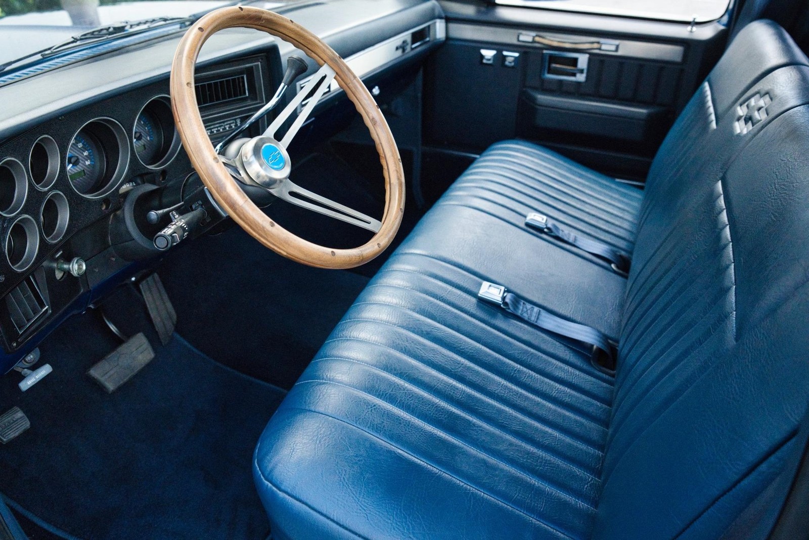 Chevrolet-Silverado-1500-1985-2-Door-10