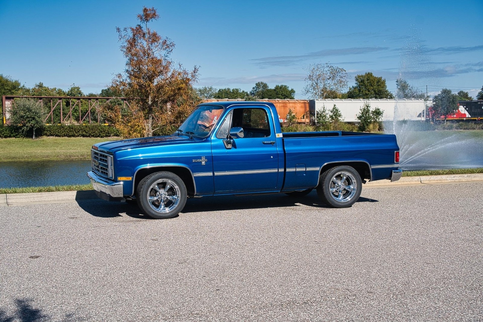 Chevrolet-Silverado-1500-1985-2-Door-20