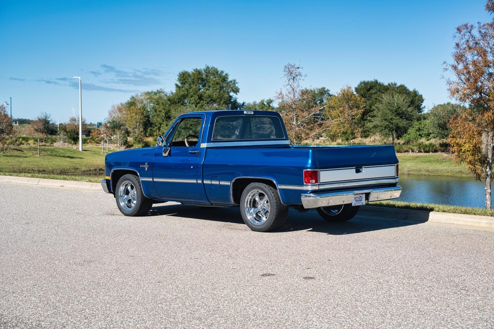 Chevrolet-Silverado-1500-1985-2-Door-22