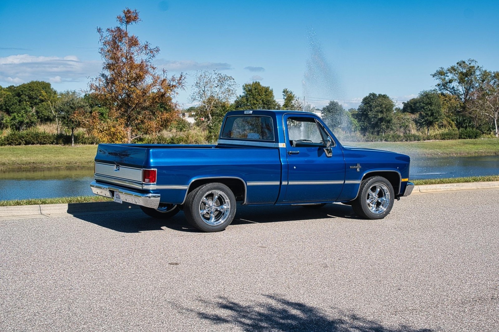 Chevrolet-Silverado-1500-1985-2-Door-35