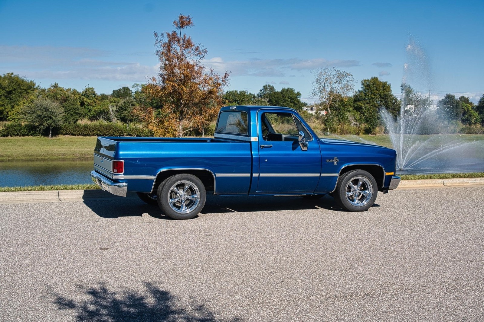 Chevrolet-Silverado-1500-1985-2-Door-36