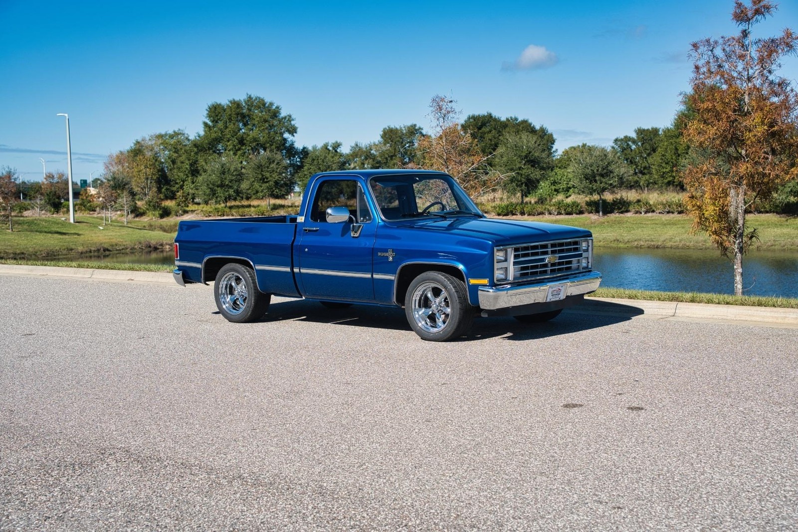 Chevrolet-Silverado-1500-1985-2-Door-39