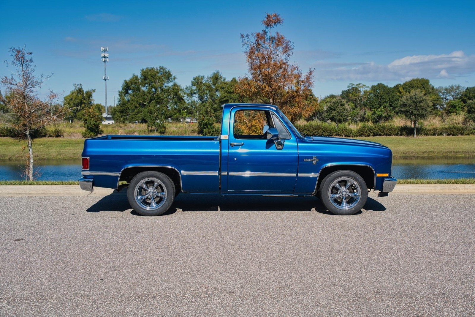 Chevrolet-Silverado-1500-1985-2-Door-6