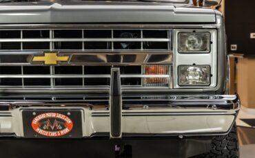 Chevrolet-Silverado-1987-Gray-Metallic-Red-10