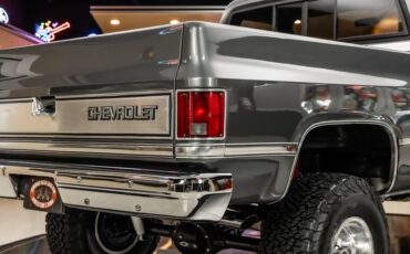 Chevrolet-Silverado-1987-Gray-Metallic-Red-12