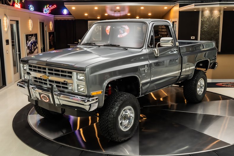 Chevrolet-Silverado-1987-Gray-Metallic-Red-16