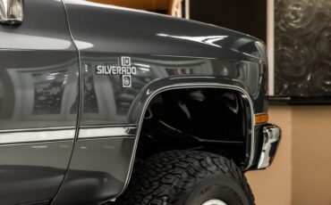 Chevrolet-Silverado-1987-Gray-Metallic-Red-17