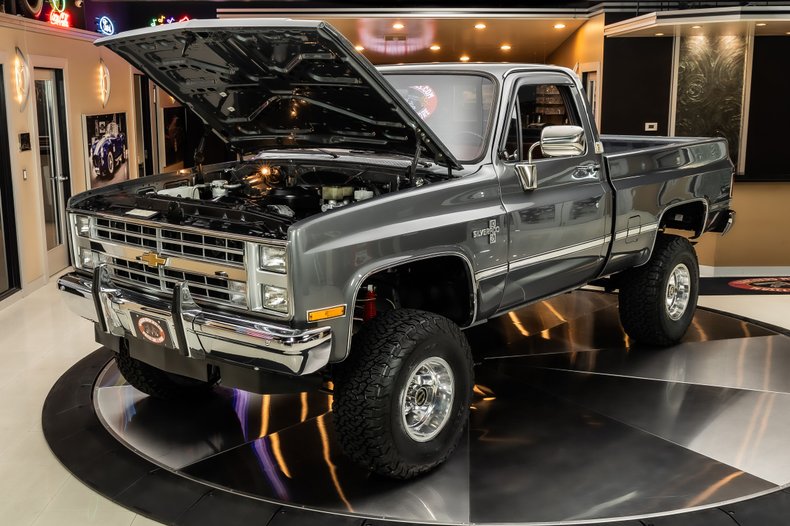 Chevrolet-Silverado-1987-Gray-Metallic-Red-18