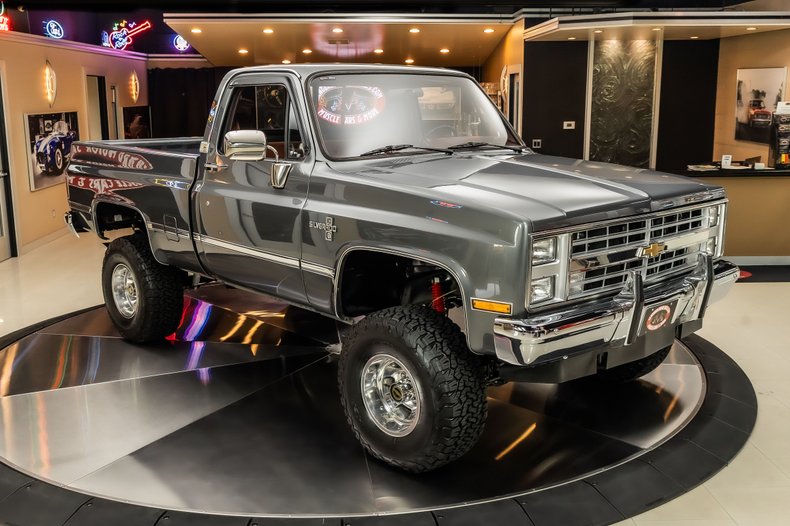 Chevrolet-Silverado-1987-Gray-Metallic-Red-22