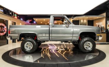 Chevrolet-Silverado-1987-Gray-Metallic-Red-23