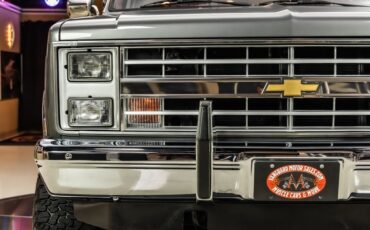 Chevrolet-Silverado-1987-Gray-Metallic-Red-24