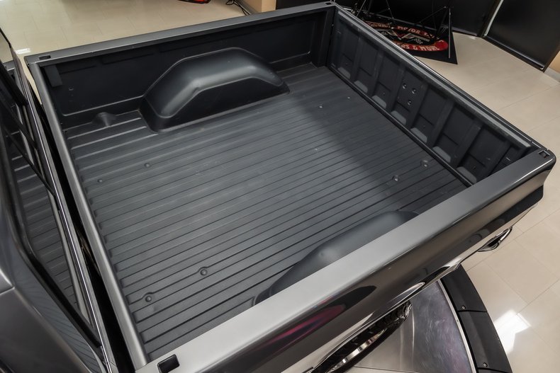 Chevrolet-Silverado-1987-Gray-Metallic-Red-27