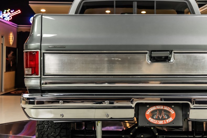Chevrolet-Silverado-1987-Gray-Metallic-Red-28