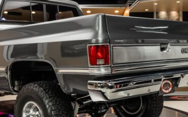Chevrolet-Silverado-1987-Gray-Metallic-Red-29