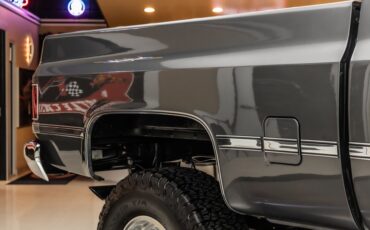 Chevrolet-Silverado-1987-Gray-Metallic-Red-3