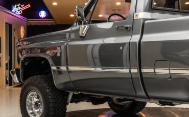 Chevrolet-Silverado-1987-Gray-Metallic-Red-30