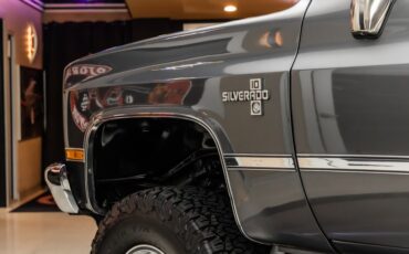 Chevrolet-Silverado-1987-Gray-Metallic-Red-31