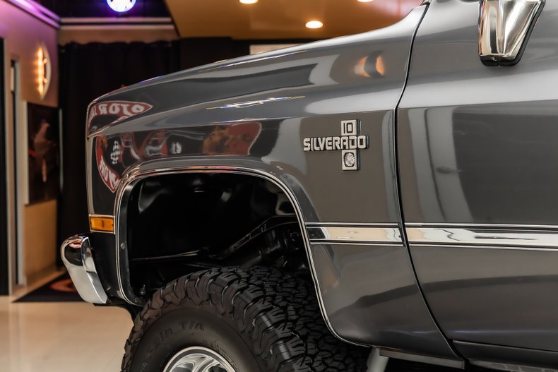 Chevrolet-Silverado-1987-Gray-Metallic-Red-31