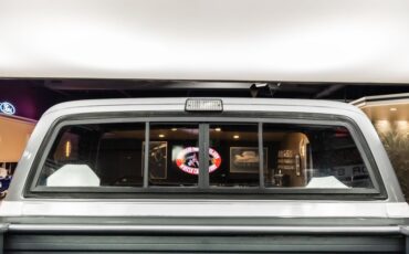 Chevrolet-Silverado-1987-Gray-Metallic-Red-32